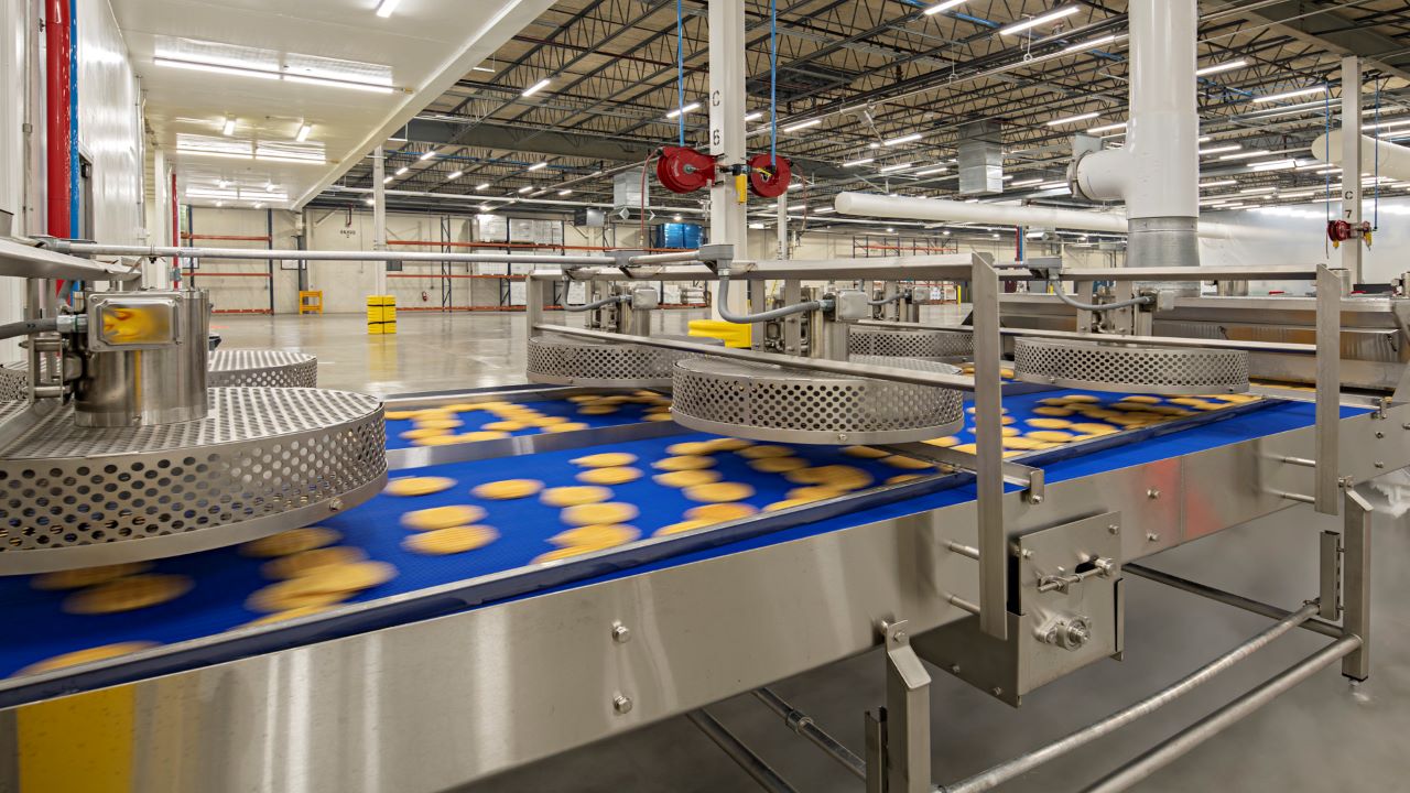 The production room of the new manufacturing facility also includes cooling fans, dry storage and dry dock space. Credit: AM King. 